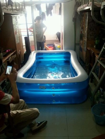 點擊查看源網(wǎng)頁 五花八門的避暑奇招:自制空調(diào)成本不足200