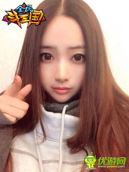 美人愛英雄 《全民斗三國(guó)》女玩家私房照曝光