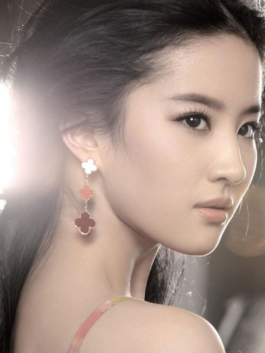 會是誰呢 《三國合伙人》形象代言人惹猜想