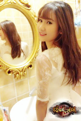 《格斗江湖》女主曝光 學(xué)霸?；ㄕ蔑@青春魅力