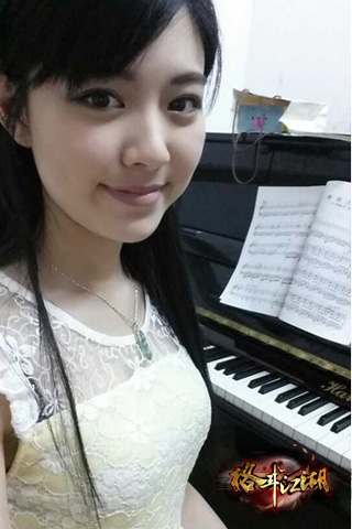 《格斗江湖》女主曝光 學(xué)霸?；ㄕ蔑@青春魅力