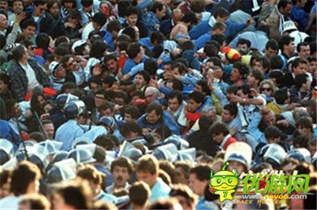 ”騷年“又要打砸搶？大批足球流氓正在來襲