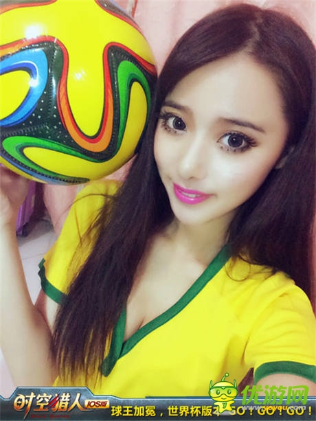 美女玩家講解《時空獵人》世界杯活動內容