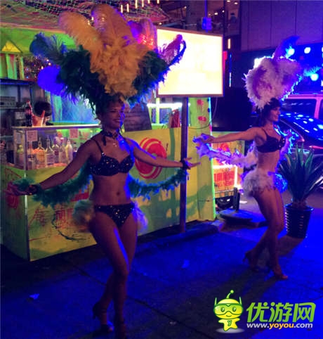 熱舞桑巴 巴西大妞三里屯邀你PK《一起闖三國》