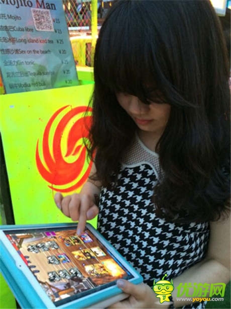 熱舞桑巴 巴西大妞三里屯邀你PK《一起闖三國》