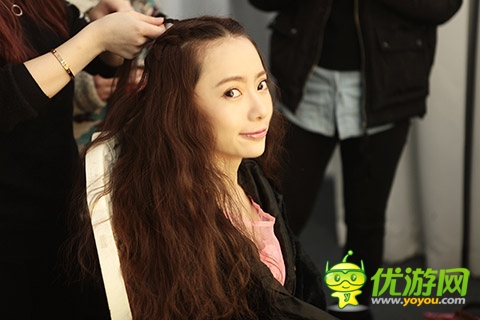 街機格斗控劉萌萌 追《女神的斗士》測試檔期玩游戲