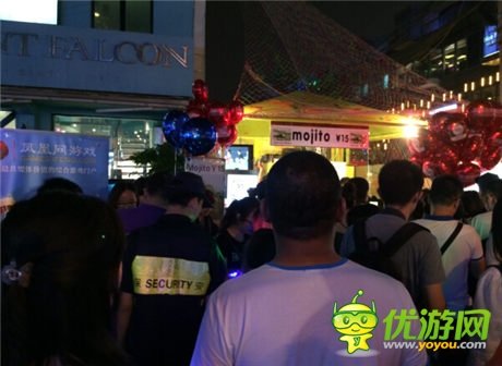 后海大鯊魚獻唱 鳳凰游戲閃耀三里屯