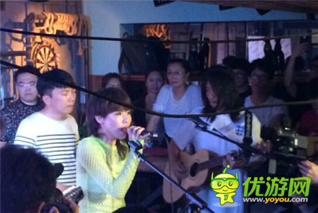 后海大鯊魚獻唱 鳳凰游戲閃耀三里屯