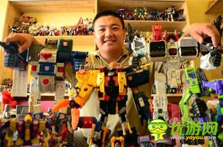 青島小夫妻收藏變形金剛12年 耗資20多萬元