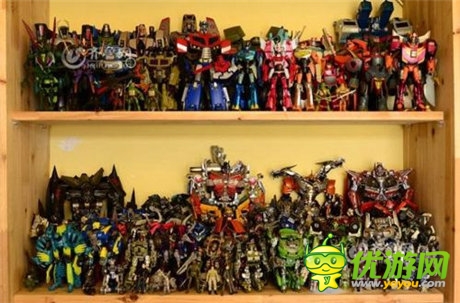 青島小夫妻收藏變形金剛12年 耗資20多萬元