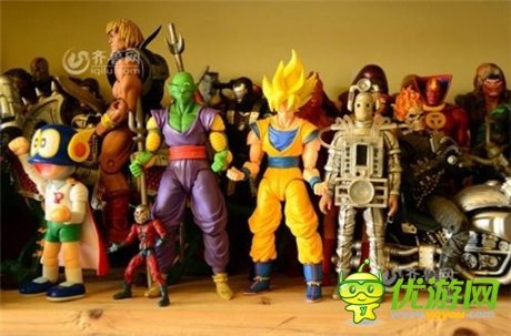 青島小夫妻收藏變形金剛12年 耗資20多萬元