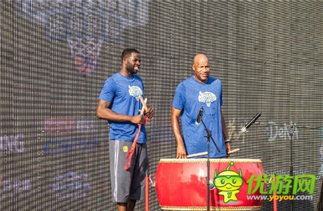 NBA籃球國(guó)度揭幕 格林?jǐn)y球迷暢玩《NBA夢(mèng)之隊(duì)》