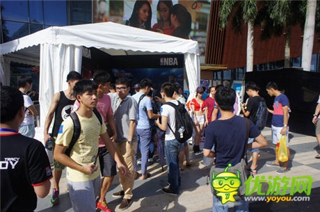 NBA籃球國(guó)度揭幕 格林?jǐn)y球迷暢玩《NBA夢(mèng)之隊(duì)》