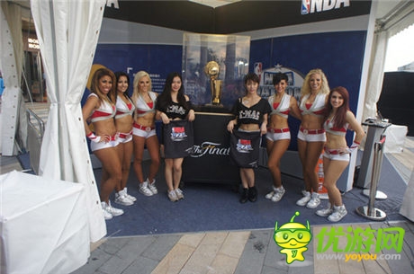 NBA籃球國(guó)度揭幕 格林?jǐn)y球迷暢玩《NBA夢(mèng)之隊(duì)》