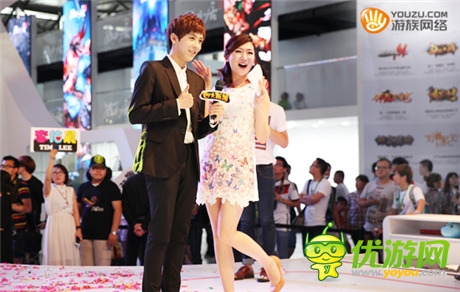 溫瑞安周韋彤出席游族CJ展臺(tái)《四大萌捕》首映禮