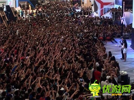 CJ2014:杰森斯坦森攜車模登臺 CJ史上最大牌亮相