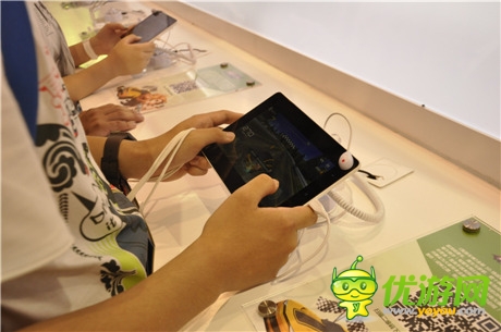 觸控游戲CJ首日閃耀全場(chǎng) 展臺(tái)耀眼人氣爆棚