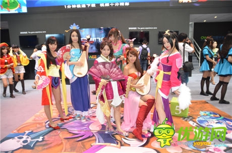 娛樂大咖攜手游戲明星 China Joy中手游展臺星光耀眼