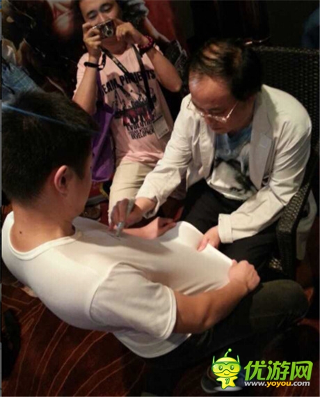 鳳凰游戲?qū)ＴL溫瑞安 “偽”巨俠”秀“真”功夫