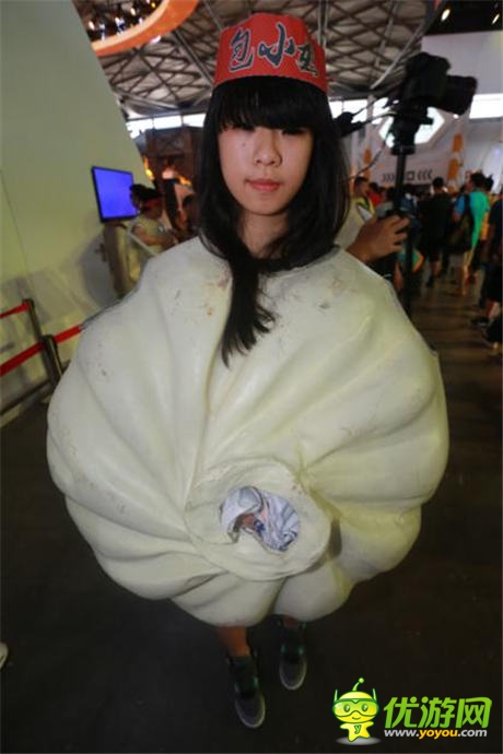 “包”小姐《三國戰(zhàn)紀(jì)》展臺露“陷”