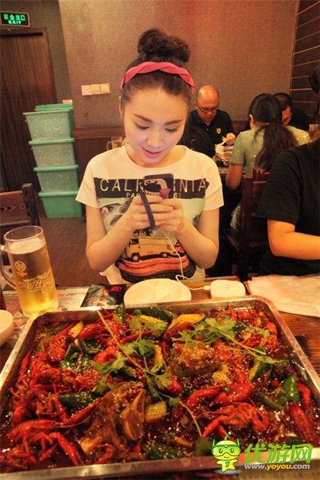 中國最美女游戲制作人CJ全程被跟拍意外走紅