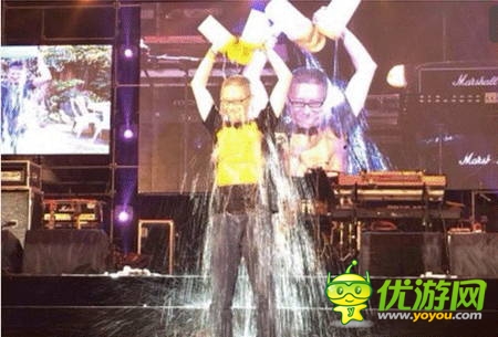 周鴻祎完成冰桶挑戰(zhàn)，挑戰(zhàn)馬化騰