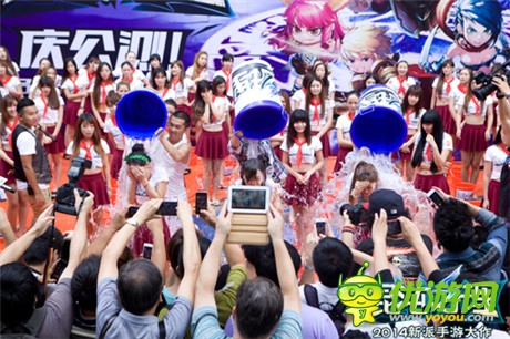 慶公測《混沌之理》百名美女冰桶大挑戰(zhàn)