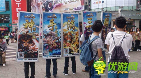 鬧市人體燈箱奪眼球《三國志亂消》繁體版登陸臺灣