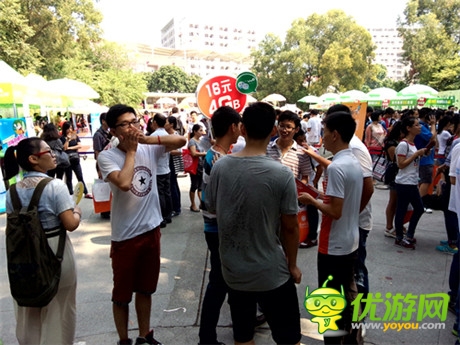 甜美coser迎新生《甜心愛消除》深大校園行