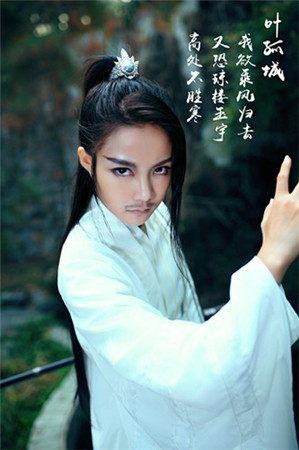 行云COS女版陸小鳳:網(wǎng)友驚叫“我要嫁給她”