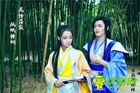 絕色雙嬌上演女女基情 行云COS叫板官方