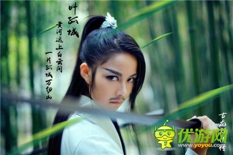 絕色雙嬌上演女女基情 行云COS叫板官方