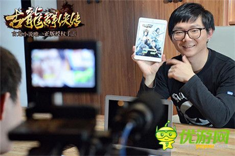 手游《古龍群俠傳》官方coser上演古今江湖恩怨